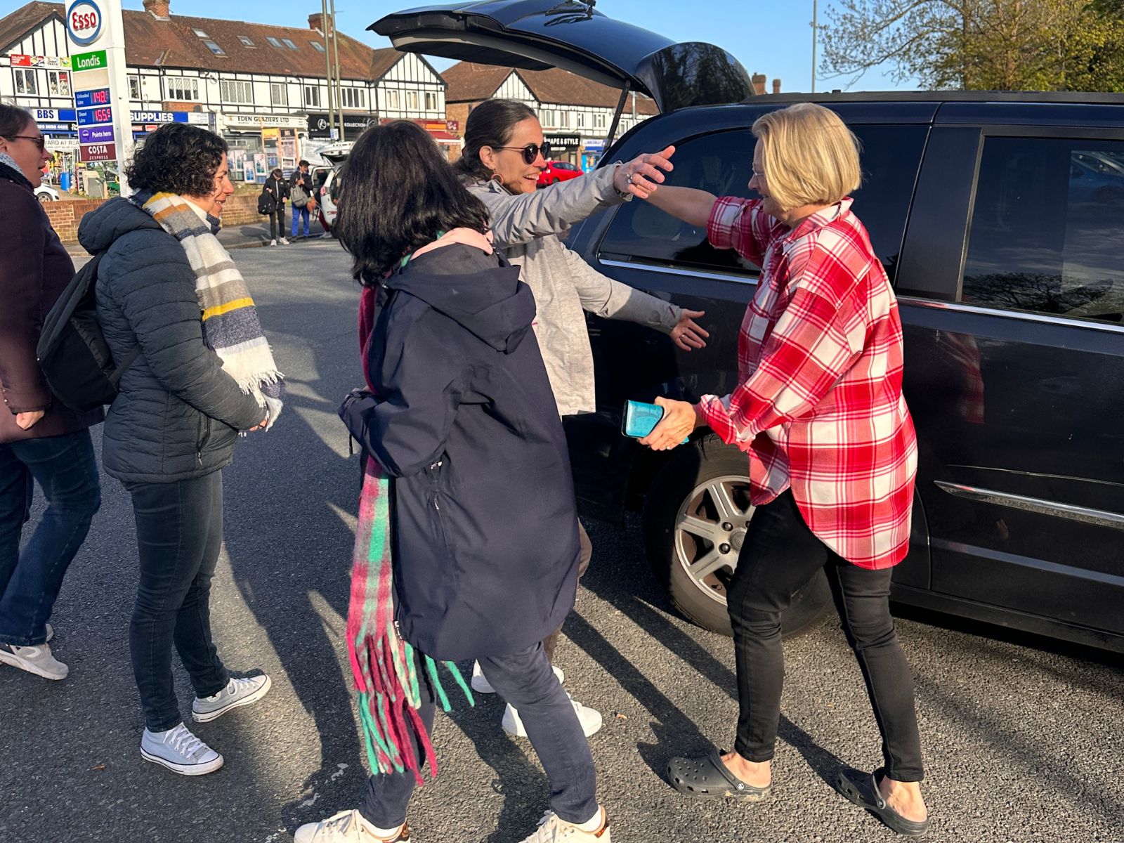 A Beckenham host welcoming group leaders at the Eden Park meeting point